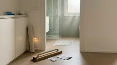 Prendersi cura dei genitori anziani a casa senza improvvisare: la guida pratica per ridurre rischi e stress