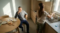 Una fetta di mela a fine pasto: cosa può fare per alito e gengive (e cosa no)